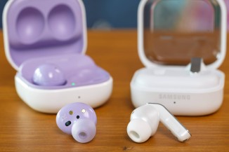 Samsung Galaxy Buds2 Pro (left) and Galaxy Buds4 Pro (right)