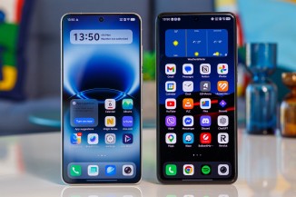 Vivo X300 Ultra on the left, X200 Ultra on the right