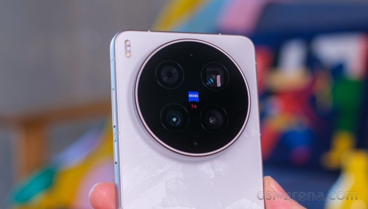 Vivo is deciding between these three 200MP sensors for the X500 Ultra's telephoto camera