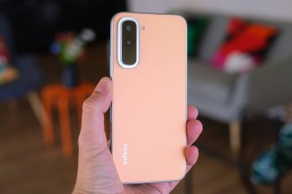 Do you notice any difference when the phone case is cold (left), and when it is hot (right)?