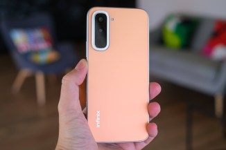 Do you notice any difference when the phone case is cold (left), and when it is hot (right)?