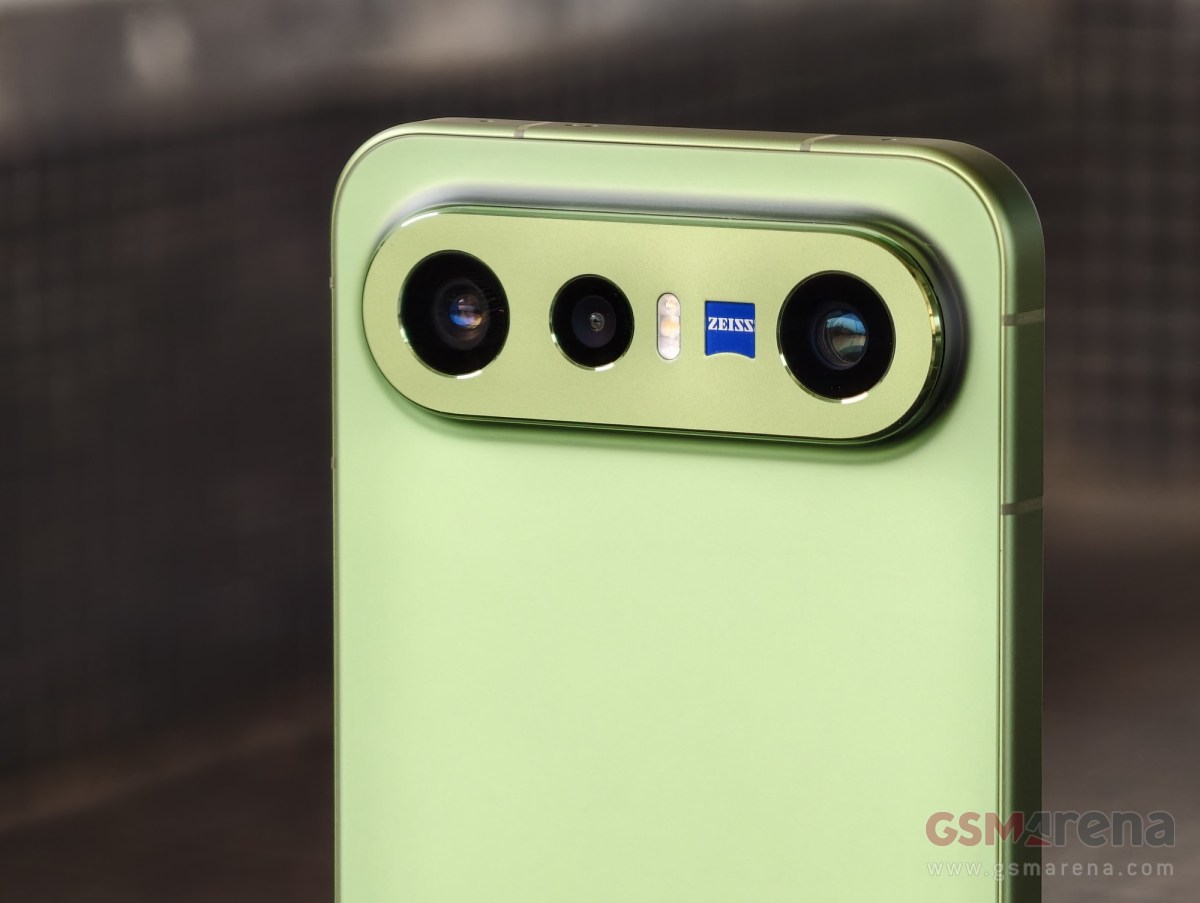 vivo X300 FE India-exclusive Urban Olive hands-on