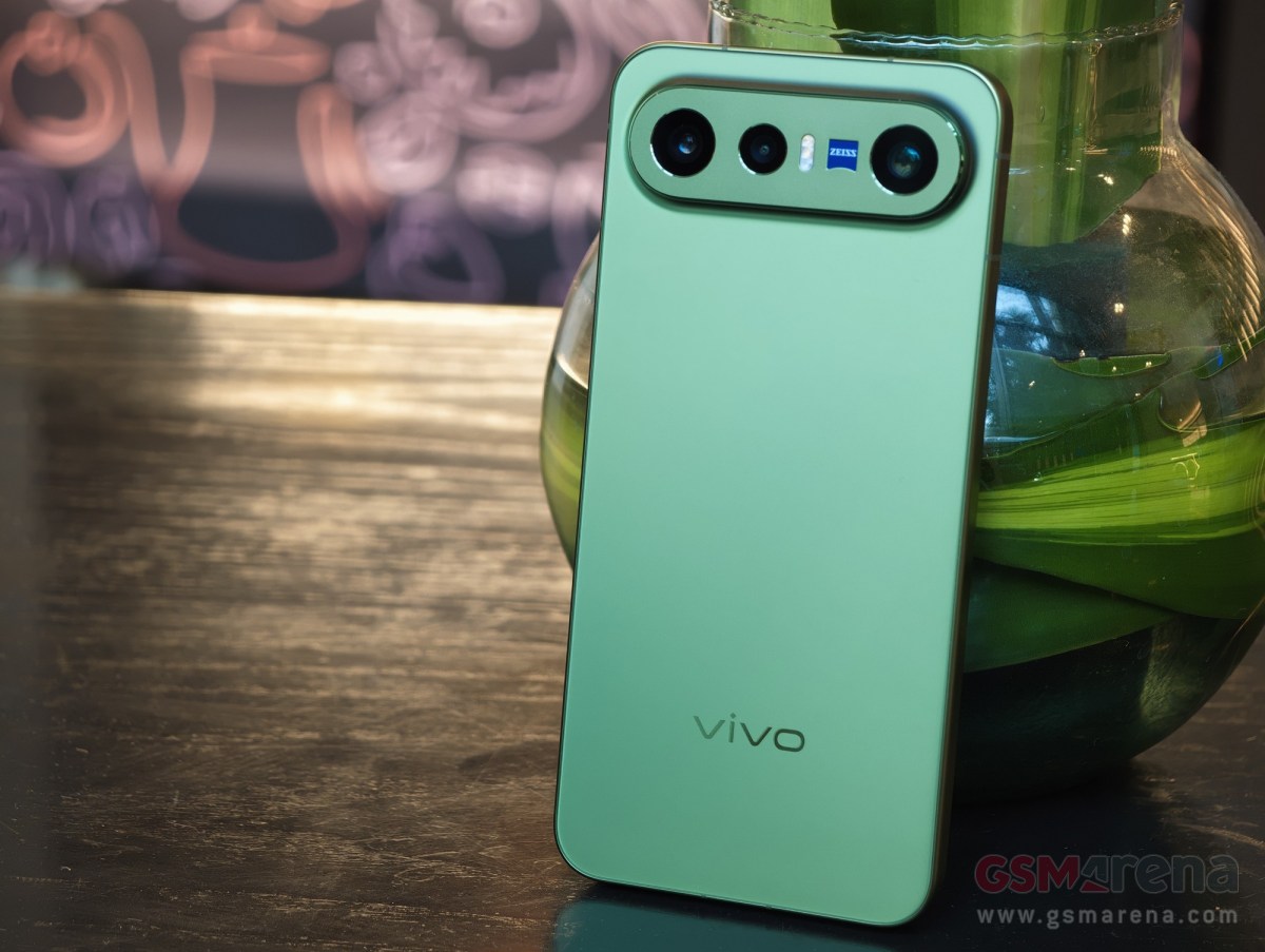 vivo X300 FE India-exclusive Urban Olive hands-on