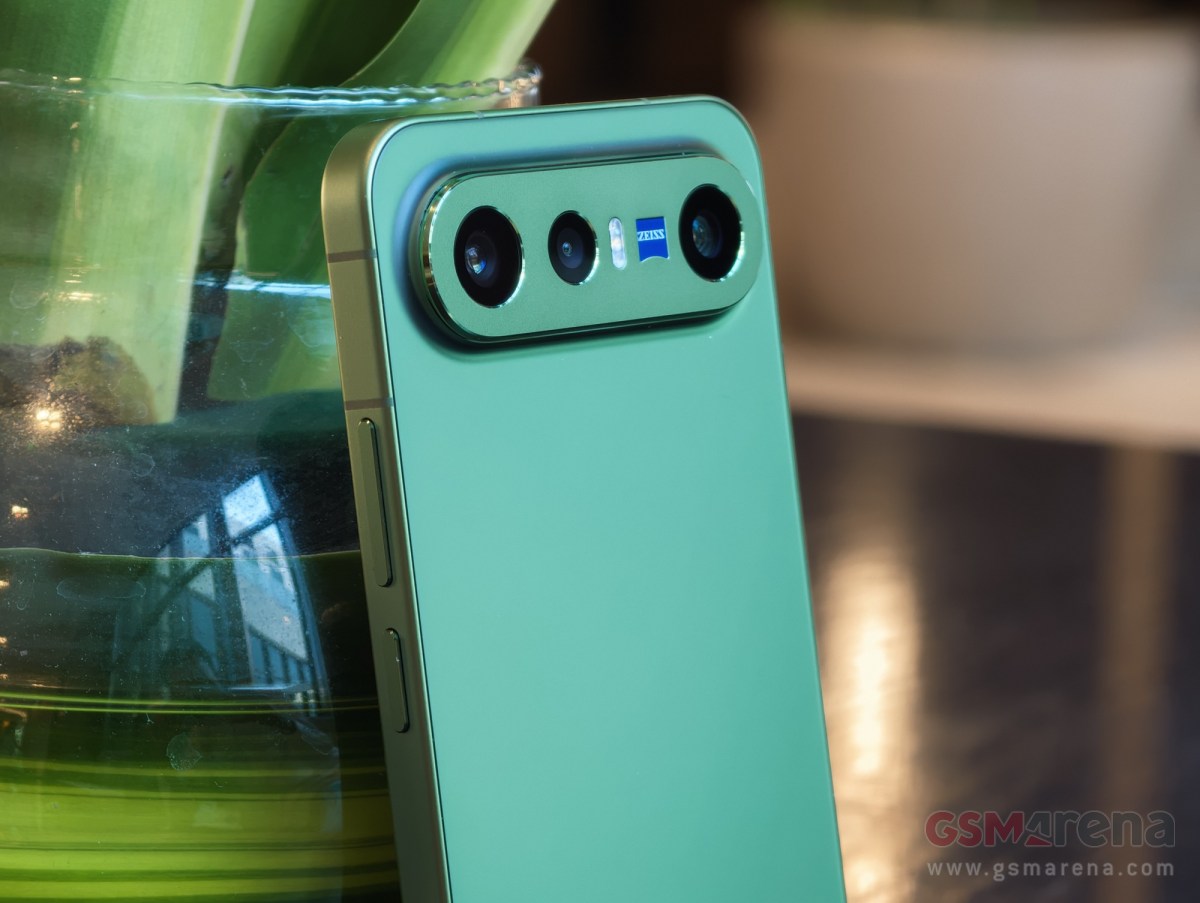 vivo X300 FE India-exclusive Urban Olive hands-on