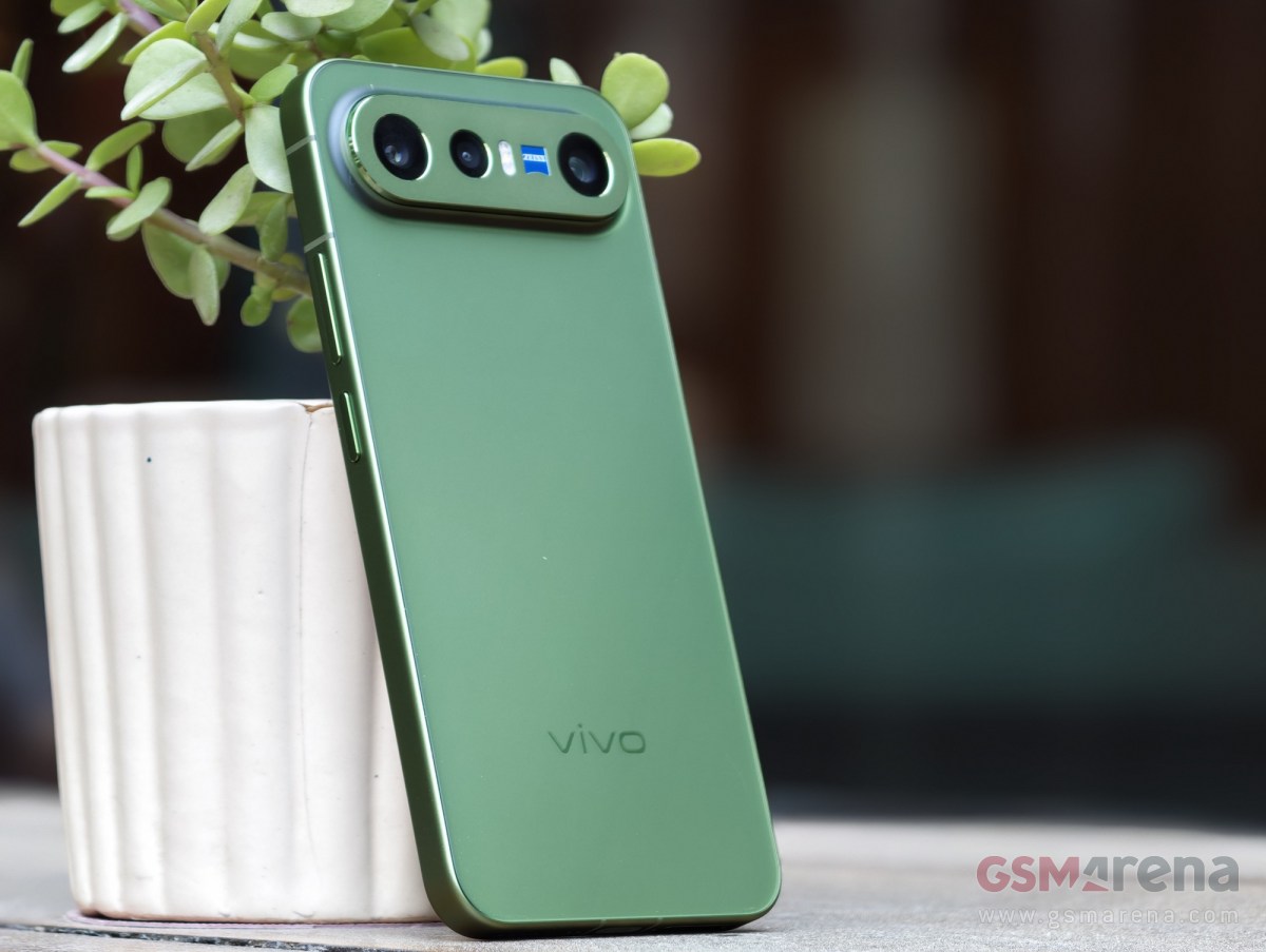vivo X300 FE India-exclusive Urban Olive hands-on