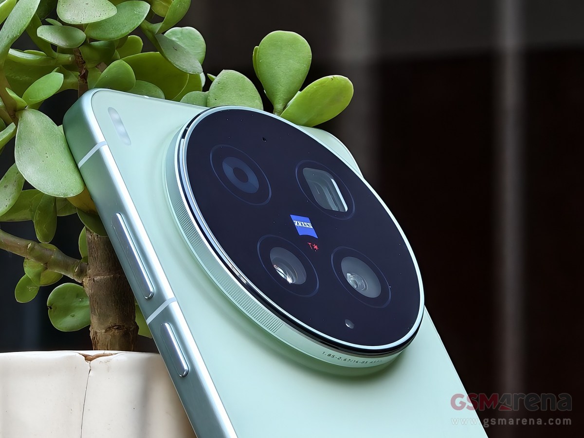 Vivo X300 Ultra Victory Green Hands-on
