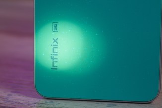 The UV-enabled luminous particle finish on the rear panel