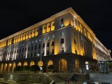 Low light, main camera (1x): iPhone 17 - 26mm, f/1.6, ISO 500, 1/25s (5712x4284px) - iPhone 17e vs. iPhone 17