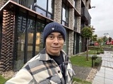 Selfies comparison: iPhone 17 - 20mm, f/1.9, ISO 160, 1/60s (3672x4896px) - iPhone 17e vs. iPhone 17