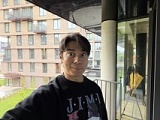 Selfies comparison: iPhone 17 - 20mm, f/1.9, ISO 320, 1/53s (3672x4896px) - iPhone 17e vs. iPhone 17