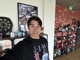 Selfies comparison: iPhone 17 - 20mm, f/1.9, ISO 400, 1/30s (3672x4896px) - iPhone 17e vs. iPhone 17