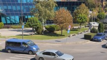 Daylight video screengrabs, iPhone 17: 2x - (3840x2160px) - iPhone 17e vs. iPhone 17