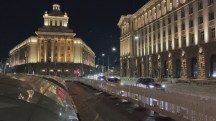 Low-light video screengrabs, iPhone 17e: 1x - (3840x2160px) - iPhone 17e vs. iPhone 17
