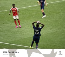 Moments from the first half (300mm, f/2.2, ISO 320, 1/401s, 4096x3584px)