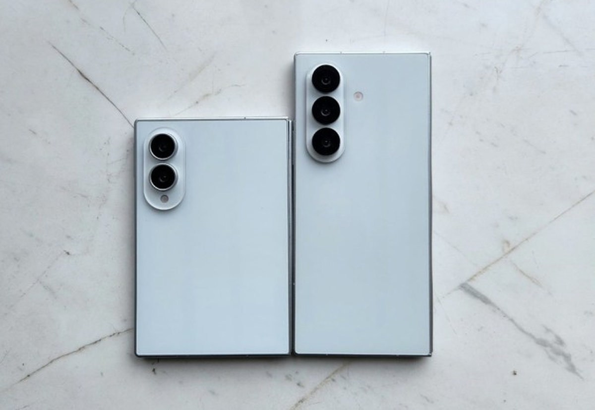 Samsung Galaxy Z Fold8 (left) and Galaxy Z Fold8 Ultra (right) dummy units