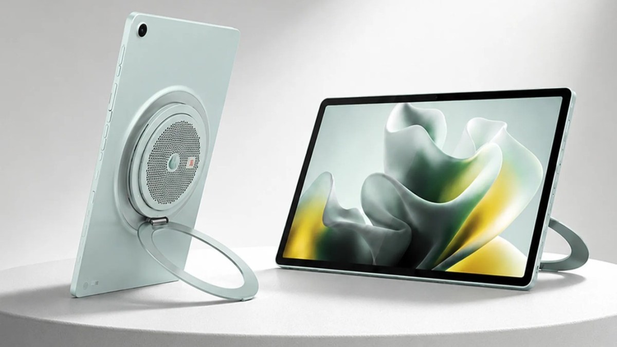Motorola Moto Pad 70 Groove arrives with a 12.1'' display, a 9-unit JBL Pro Speaker System, and a 10,200 mAh battery
