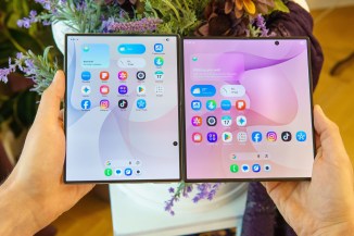 Samsung Galaxy Z Fold8 (left) and Galaxy Z Fold8 Ultra