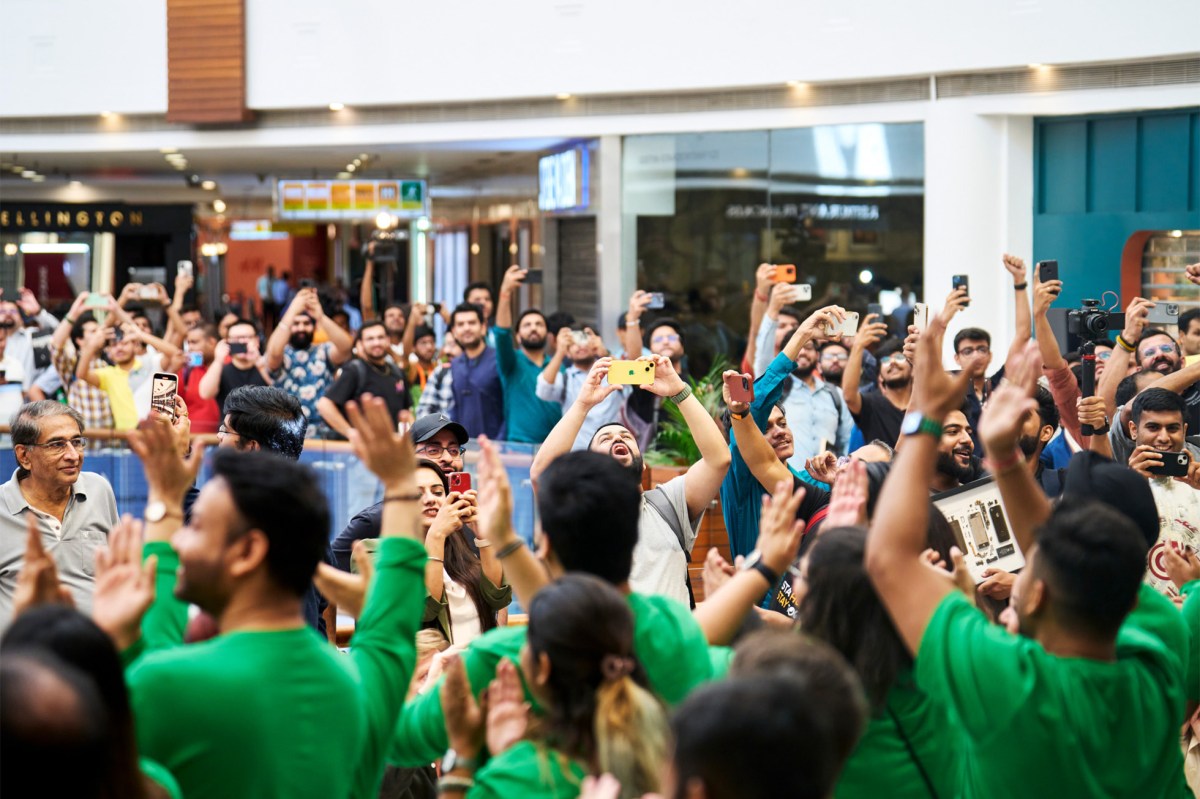 Customers line up outside of Apple Saket ahead of the store’s grand opening