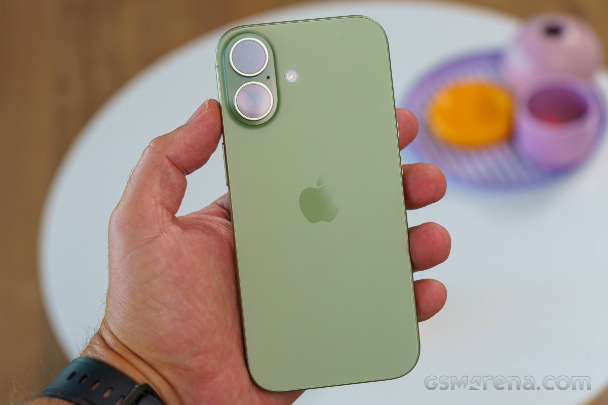 iPhone 17 continues to lead global smartphone sales in Q2 2026
