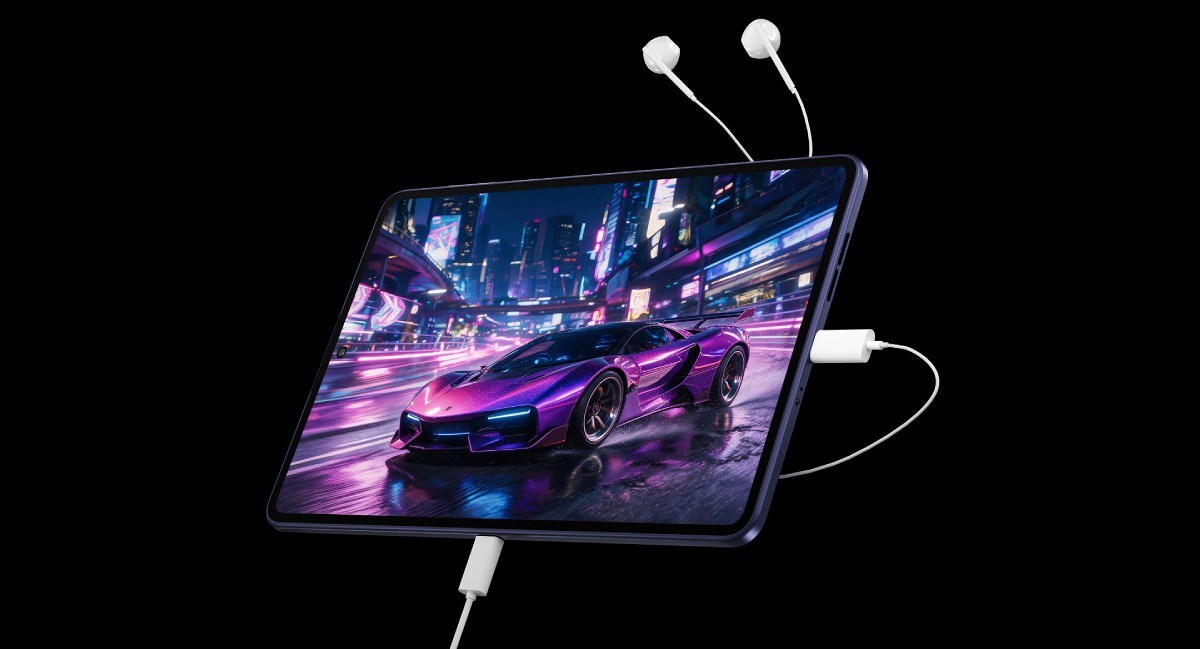 The Lenovo Legion Y700 AI has dual USB ports, one of which is USB 3.2 with DisplayPort