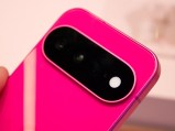 Pixel 11 in Hibiscus