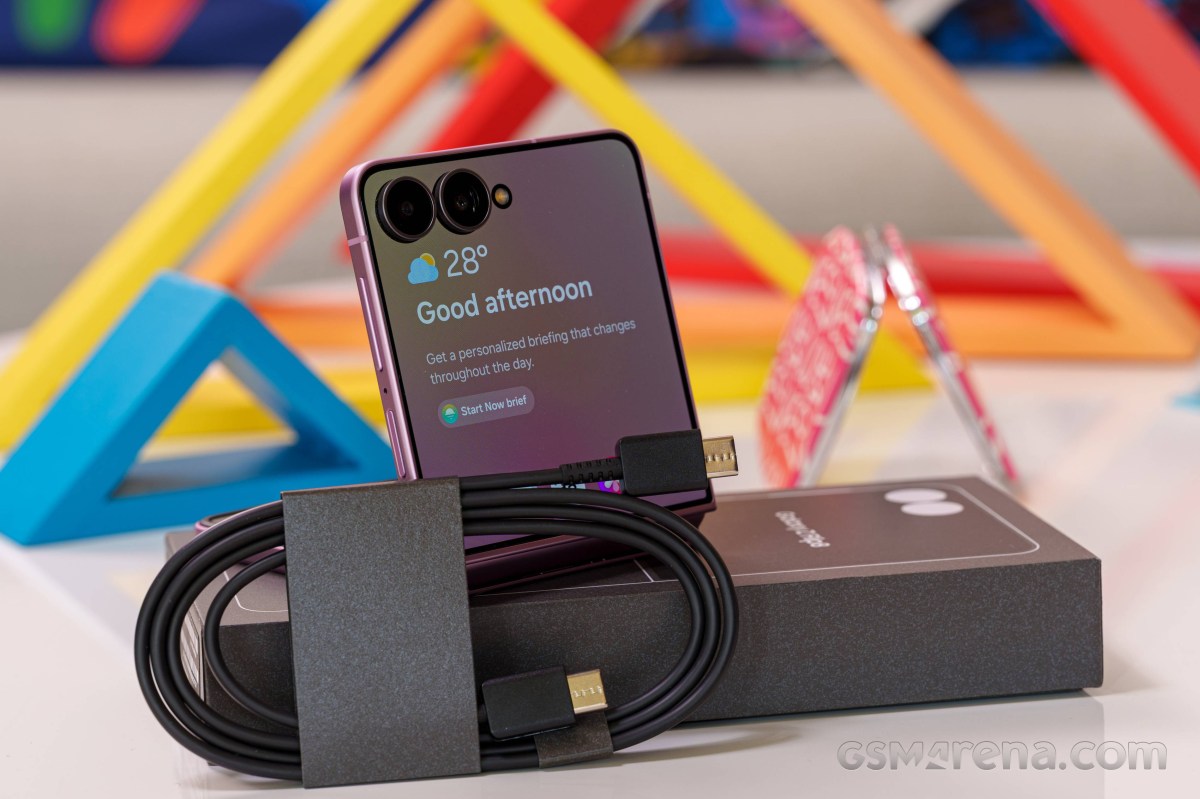 Samsung Galaxy Z Flip8 in for review