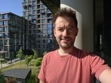 Selfies comparison: Galaxy S26 Ultra - 23mm, f/2.2, ISO 40, 1/1215s (4000x3000px) - Samsung Galaxy Z Fold8 Ultra vs. Galaxy S26 Ultra