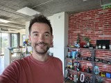 Selfies comparison: Galaxy S26 Ultra - 23mm, f/2.2, ISO 125, 1/100s (4000x3000px) - Samsung Galaxy Z Fold8 Ultra vs. Galaxy S26 Ultra