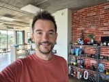 Selfies comparison: Galaxy Z Fold8 Ultra (rear, 1x) - 23mm, f/1.7, ISO 40, 1/100s (4000x3000px) - Samsung Galaxy Z Fold8 Ultra vs. Galaxy S26 Ultra