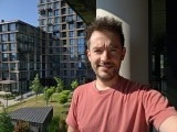 Selfies comparison: Galaxy Z Fold8 Ultra (cover) - 23mm, f/2.2, ISO 25, 1/852s (3648x2736px) - Samsung Galaxy Z Fold8 Ultra vs. Galaxy S26 Ultra