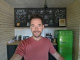 Selfies comparison: Galaxy Z Fold8 Ultra (internal) - 17mm, f/2.2, ISO 160, 1/100s (3648x2736px) - Samsung Galaxy Z Fold8 Ultra vs. Galaxy S26 Ultra