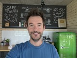Selfies comparison, cover camera: Galaxy Z Fold8 - 23mm, f/2.2, ISO 320, 1/120s (3648x2736px) - Samsung Galaxy Z Fold8 vs. Galaxy Z Fold8 Ultra