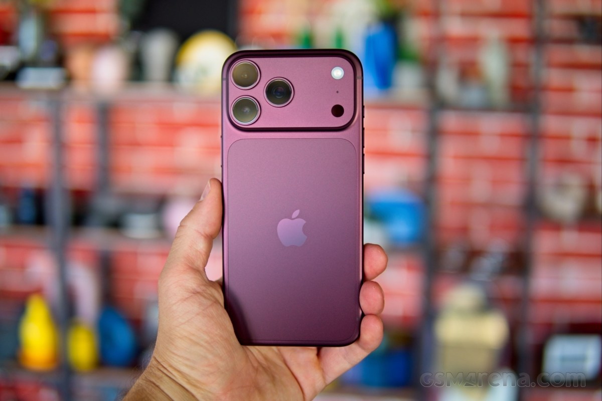 Apple iPhone 18 Pro Max in for review