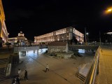Low-light comparison, ultrawide camera, full auto: Galaxy S26 Ultra (0.6x) - 13mm, f/1.9, ISO 1000, 1/33s (4000x3000px) - iPhone 18 Pro Max vs. Galaxy S26 Ultra
