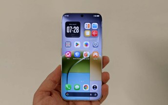 Tecno bezel-less concept phone hands-on
