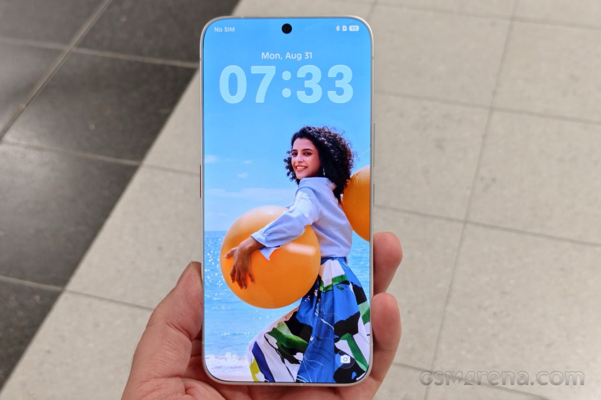 Tecno bezel-less concept phone hands-on