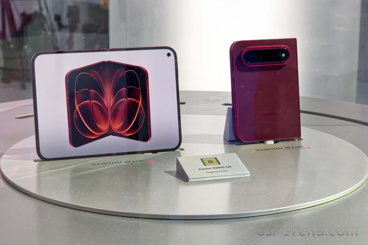 Eyes-on: Xiaomi shows the 18 Fold behind glass at IFA 