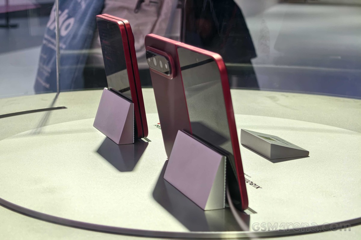 Eyes-on: Xiaomi shows the 18 Fold behind glass at IFA 