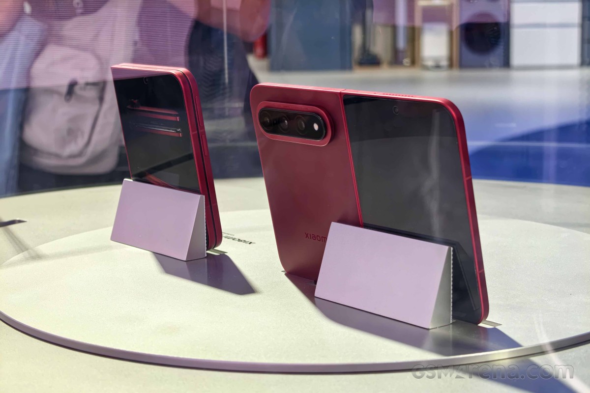 Eyes-on: Xiaomi shows the 18 Fold behind glass at IFA 