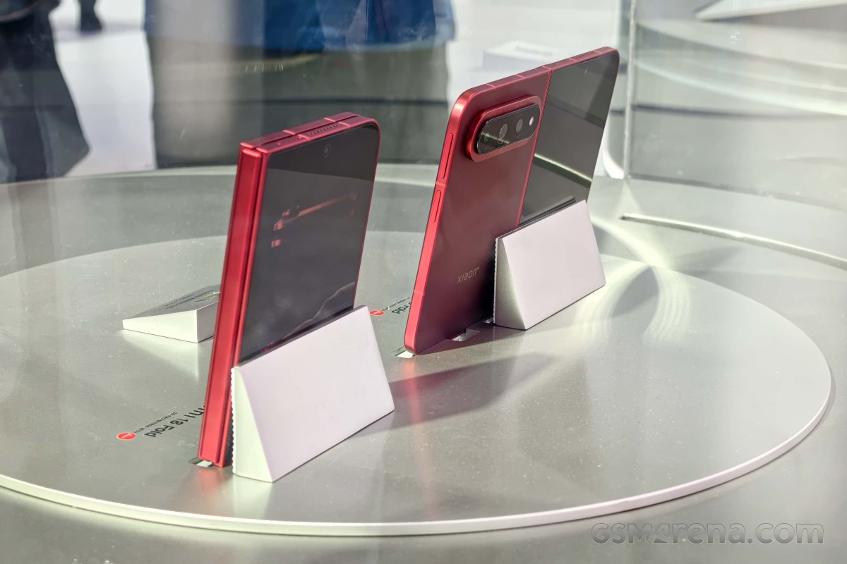 Eyes-on: Xiaomi shows the 18 Fold behind glass at IFA 