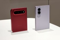 Samsung Galaxy Z Fold8 and Xiaomi 18 Fold side by side