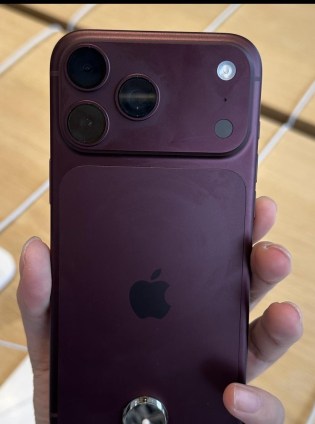 iPhone 18 Pro Max in Burgundy and Black