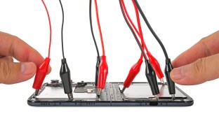 iPhone Duo battery removal process (source: iFixit)