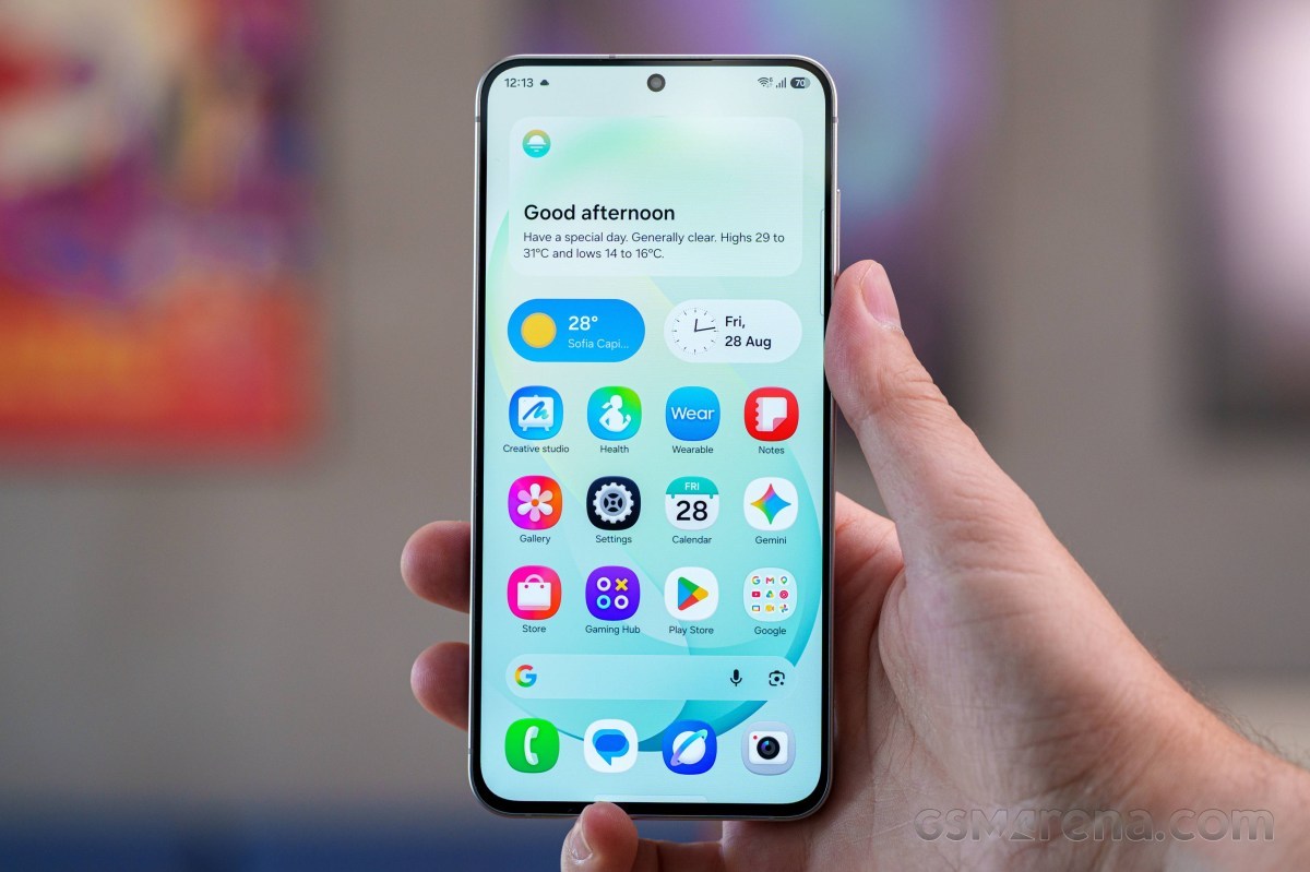  Samsung is cutting up   to 30% of its smartphone accumulation   successful  Q4 
