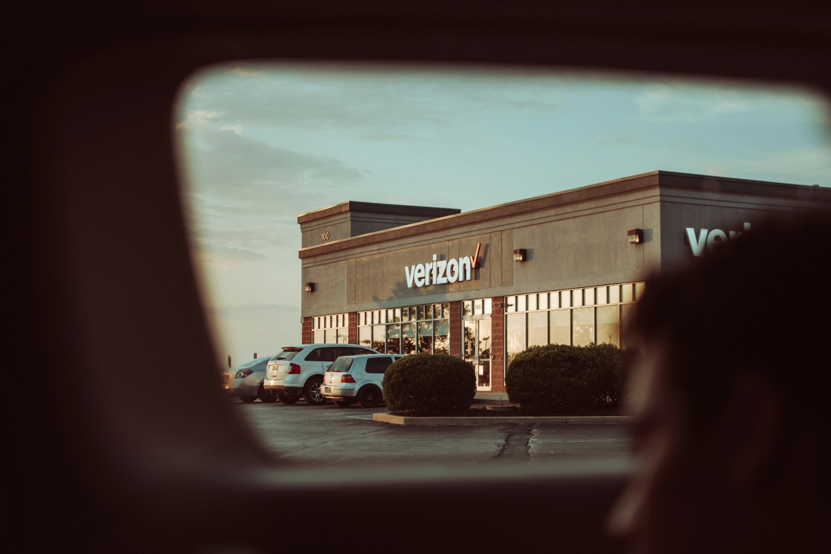 Verizon emphasizes its free safety, family, and AI perks