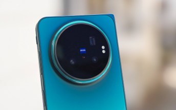 vivo X Fold6 Nebula Teal hands-on