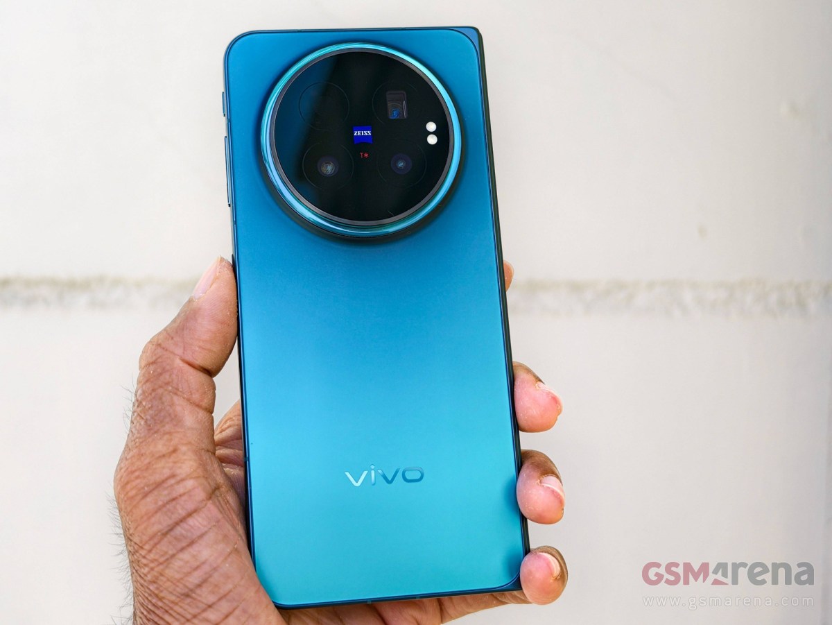 vivo X Fold6 Nebula Teal hands-on