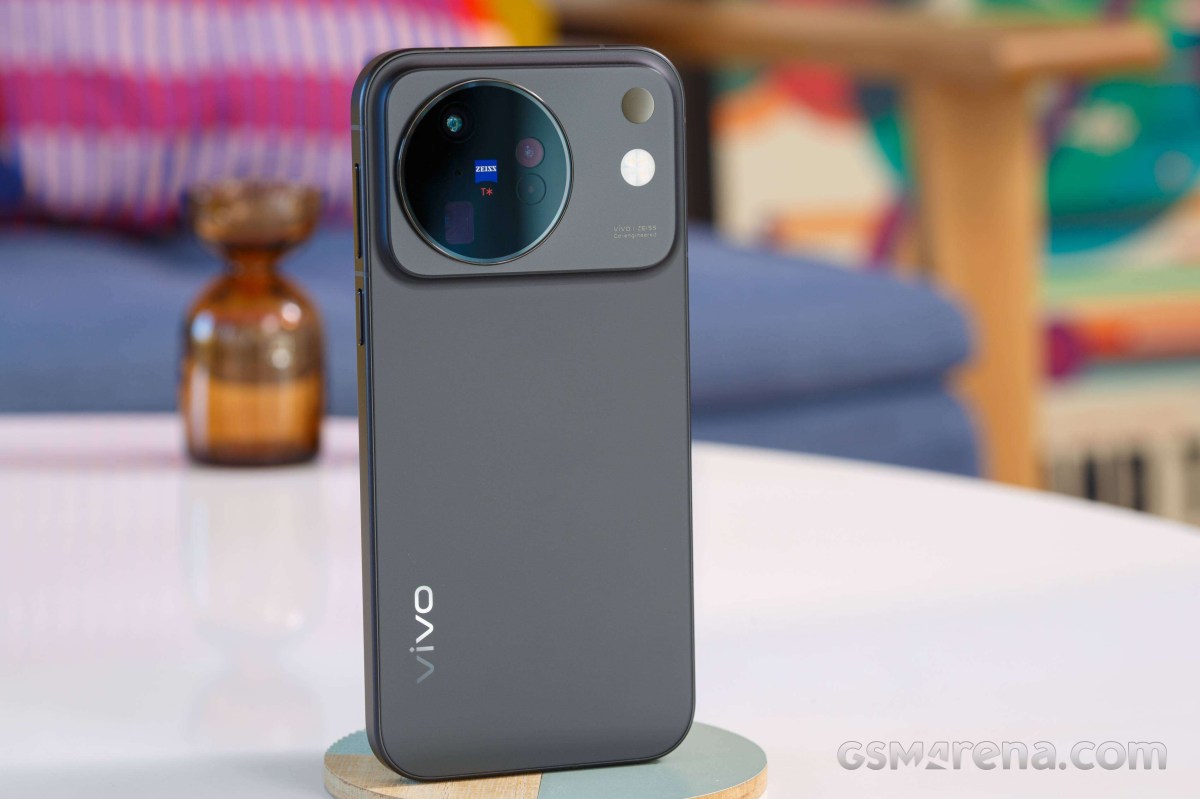vivo X500 unboxing and hands-on