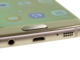 old-school microUSB on the S7 edge - Xiaomi Mi Note 2 vs. Samsung Galaxy S7 edge