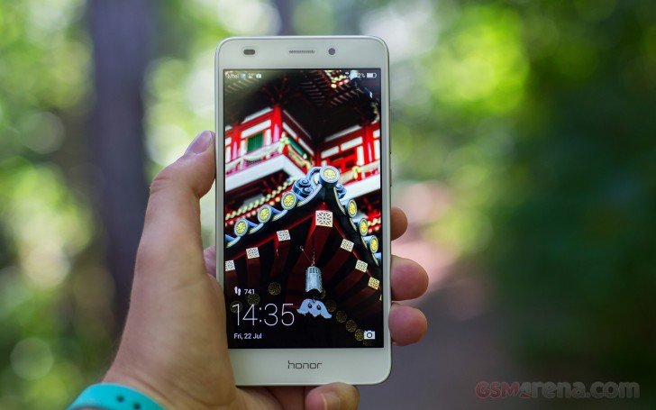 Bewijs warm Beangstigend Honor 7 Lite (5c) review: Lite and dark - GSMArena.com tests